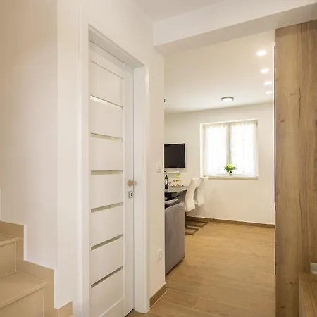 Dom wakacyjny La Perla - Downtown House *