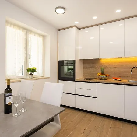 La Perla - Downtown House