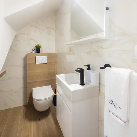 Dom wakacyjny La Perla - Downtown House *